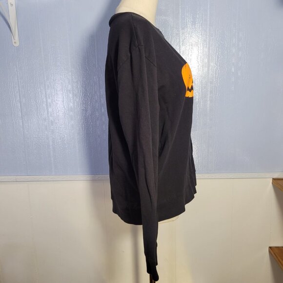 Divided by H&M Medium Black Orange Winking Pumpkin Longsleeve Sweatshirt - Picture 4 of 9